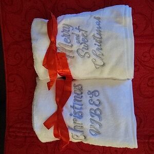 QUERA 2pk White Silver embroidered Christmas hand towels 100% cotton 14x30" New